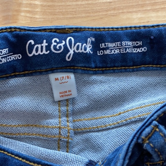 Shorts - Picture 3 of 3